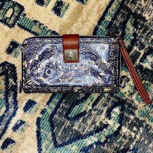 Sakroots Woman’s Wallet Blue & White pattern with brown vegan leather accents.